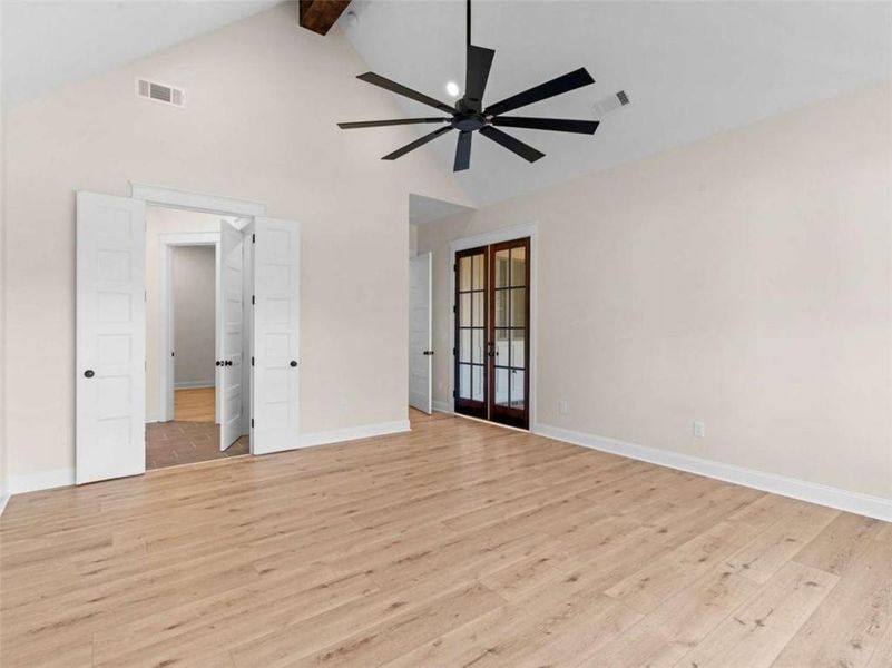Spacious, unfurnished interior of a new home in , Jackson (Image 23).