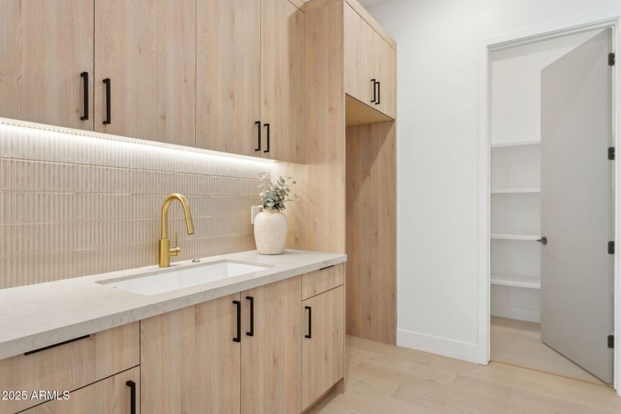 Butler's pantry Butler's pantry