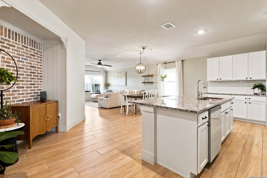 Furnished interior view inside a new home in Copper Canyon, Bulverde (Image 33).