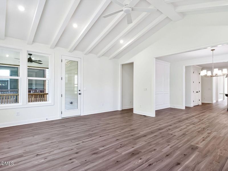 011-1280x960-living-room
