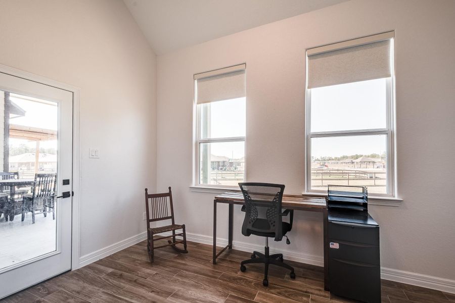 Furnished interior view inside a new home in , Anahuac (Image 26).