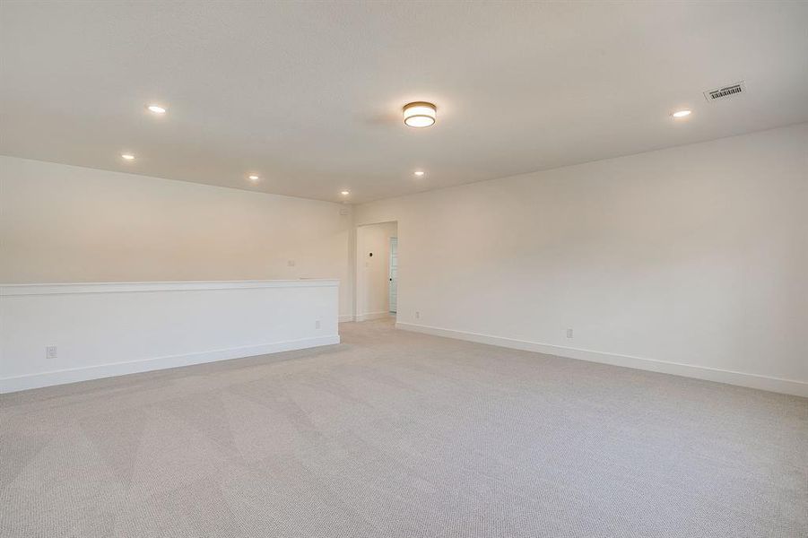 Spacious, unfurnished interior of a new home in Terrace Oaks, Arlington (Image 31).