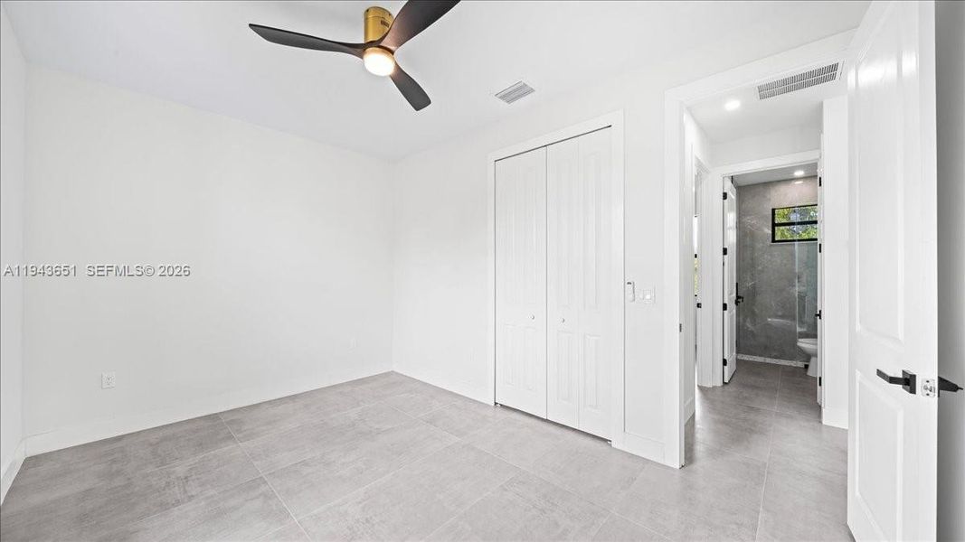 Spacious, unfurnished interior of a new home in , Cape Coral (Image 23).
