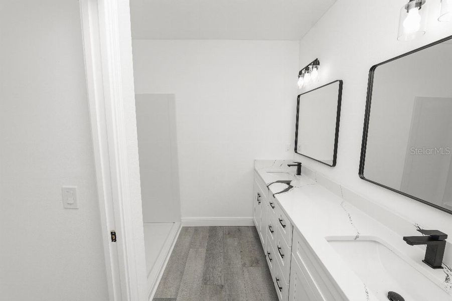 Furnished interior view inside a new home in , Lakeland (Image 10).