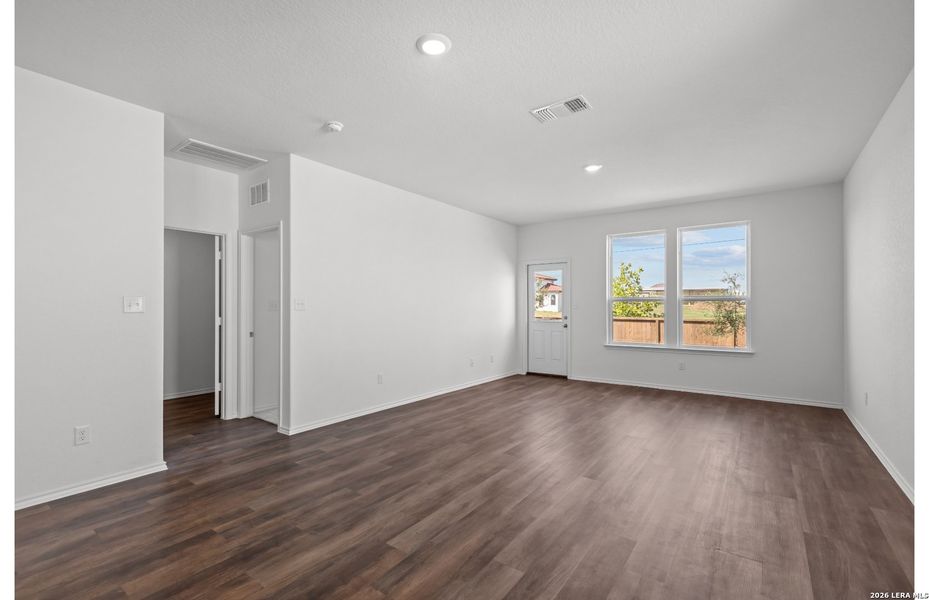 Spacious, unfurnished interior of a new home in Meadows at Clear Springs, New Braunfels (Image 22).