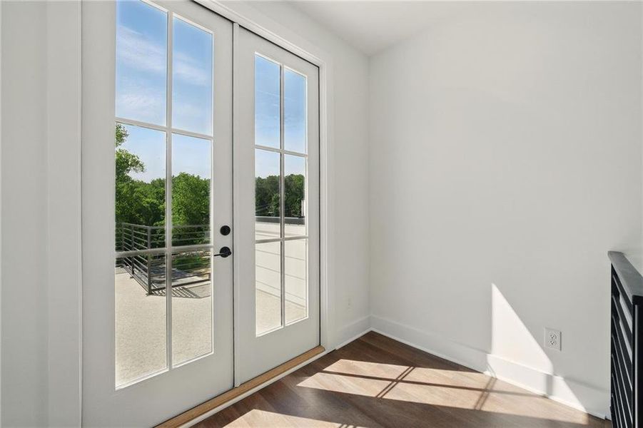 Spacious, unfurnished interior of a new home in , Atlanta (Image 41).