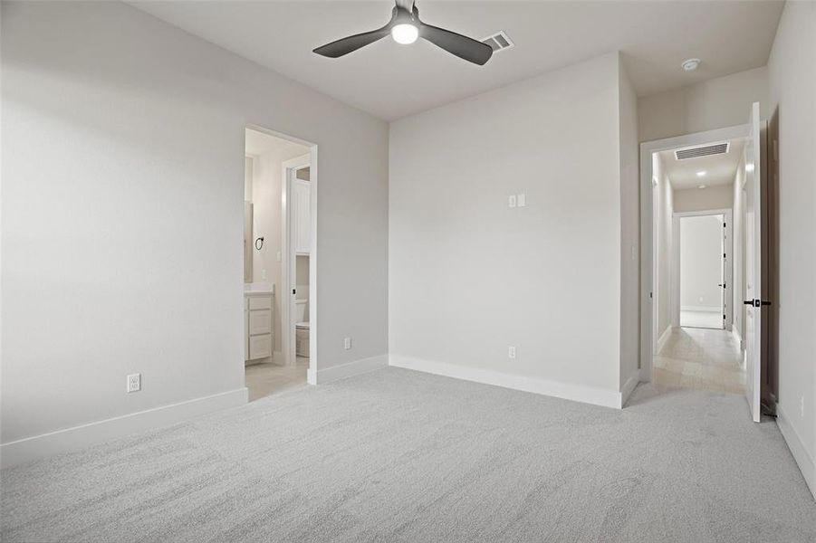 Spacious, unfurnished interior of a new home in Aledo Heights - Aledo ISD, Annetta South (Image 33).