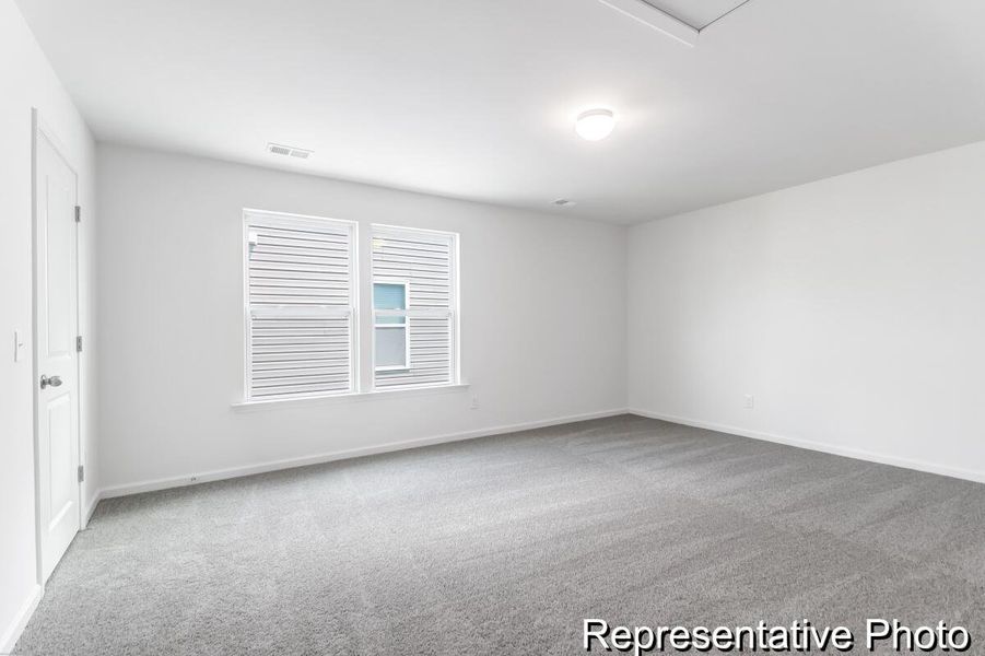 Spacious, unfurnished interior of a new home in , St. George (Image 19).