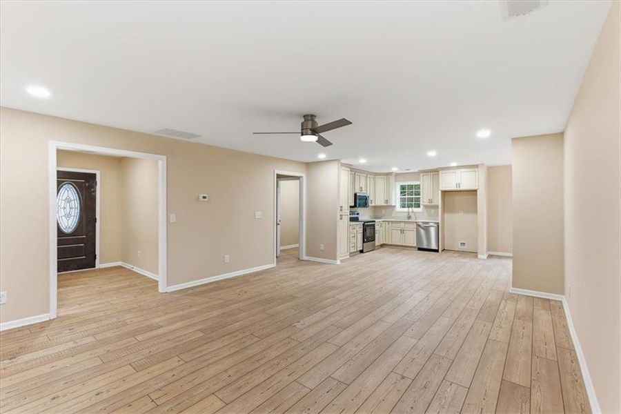 Spacious, unfurnished interior of a new home in , Taylorsville (Image 12).