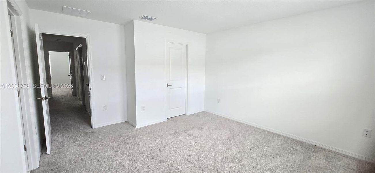 Spacious, unfurnished interior of a new home in , Davenport (Image 20).