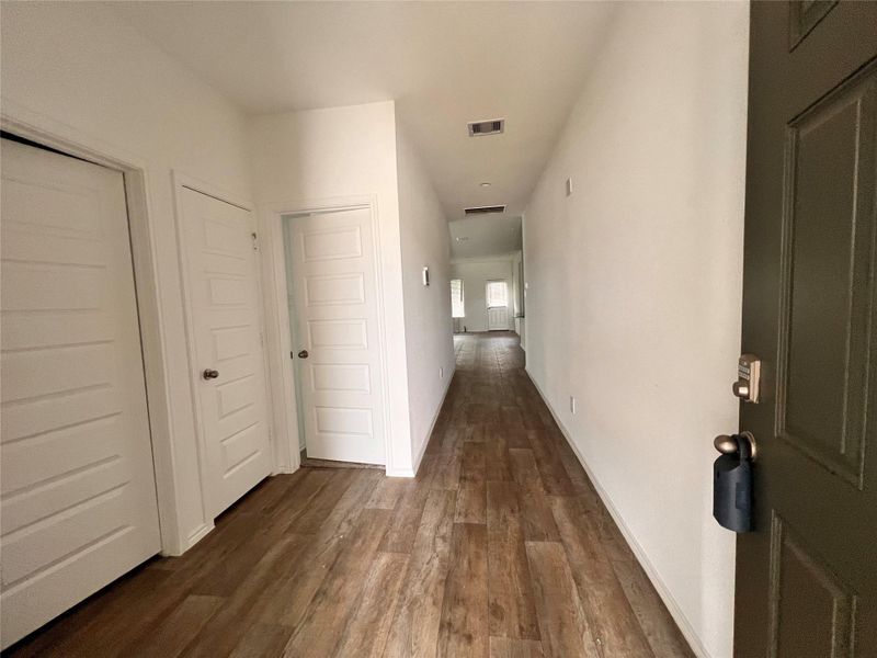 Spacious, unfurnished interior of a new home in Tamarron, Fulshear (Image 10).