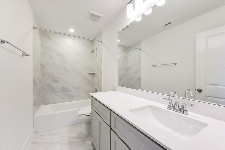 Furnished interior view inside a new home in Evergreen 40', Conroe (Image 7).