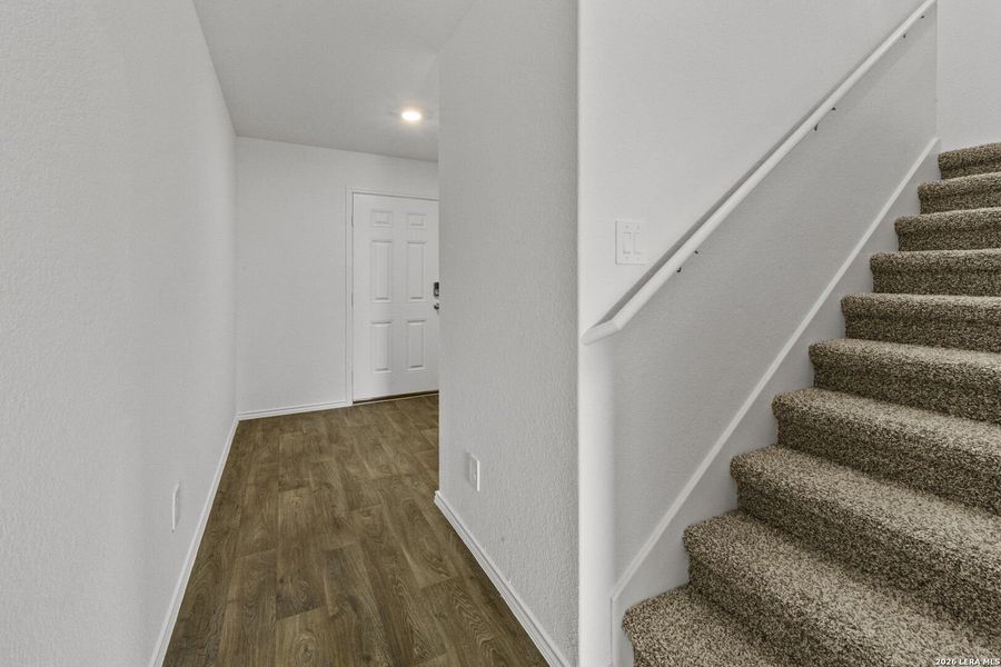 Spacious, unfurnished interior of a new home in Avenida, Converse (Image 30).