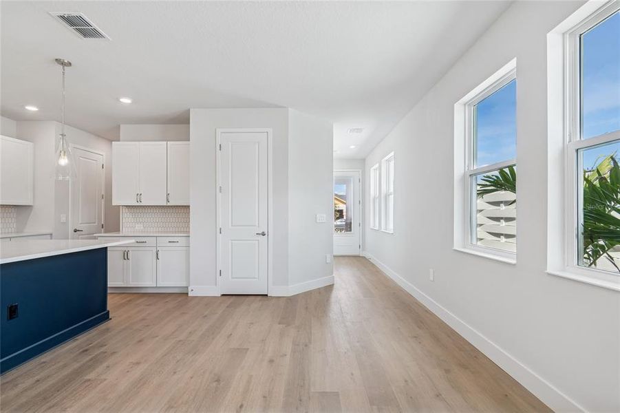 Spacious, unfurnished interior of a new home in Gracewater at Sarasota, Sarasota (Image 19).