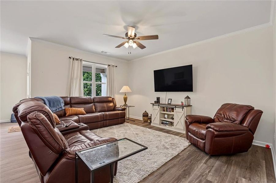 Furnished interior view inside a new home in Lost Creek, Dallas (Image 31). Furnished interior view inside a new home in Lost Creek, Dallas (Image 31).