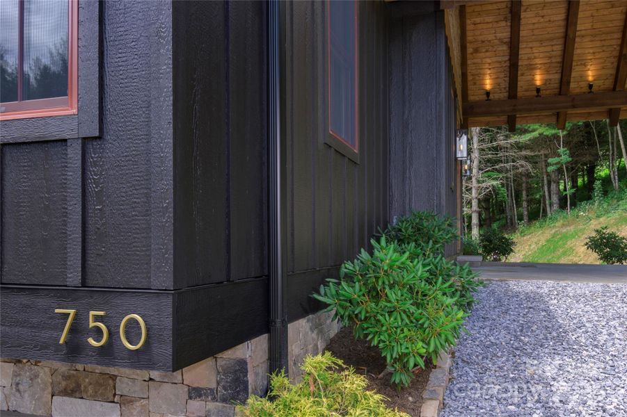 Welcome to 750 Silver Springs Drive W!