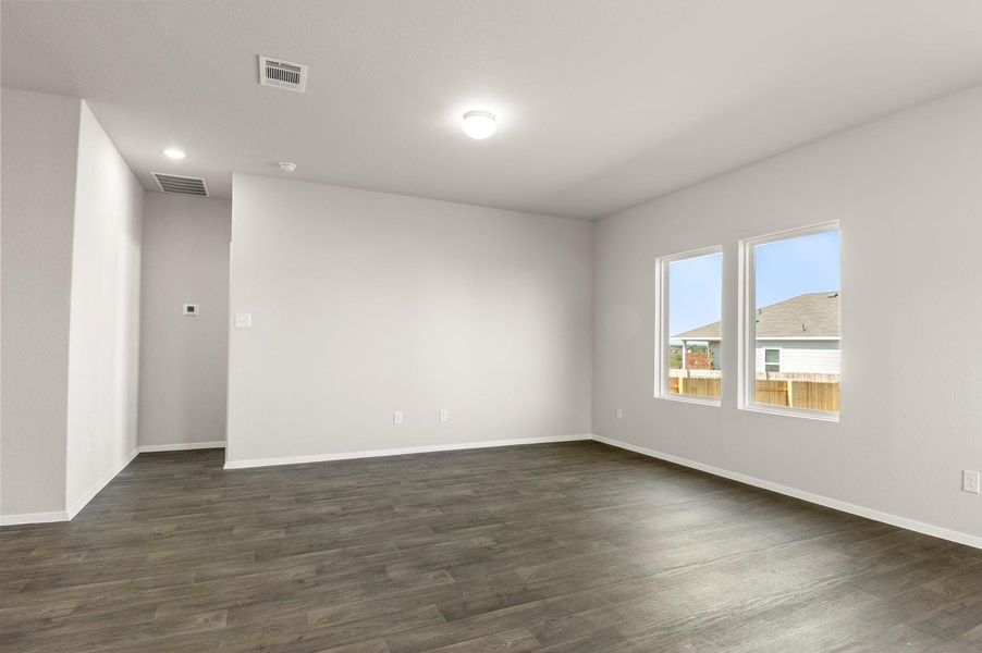 Spacious, unfurnished interior of a new home in Cloverleaf, Austin (Image 24).