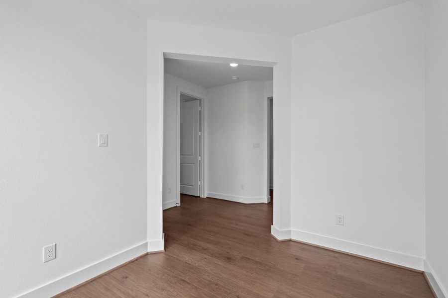 Spacious, unfurnished interior of a new home in Sienna Village of Anderson Springs 50', Missouri City (Image 18).