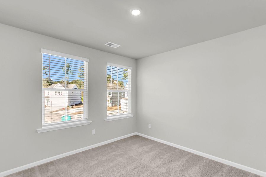 Spacious, unfurnished interior of a new home in Wildcat Chase, Summerville (Image 16).