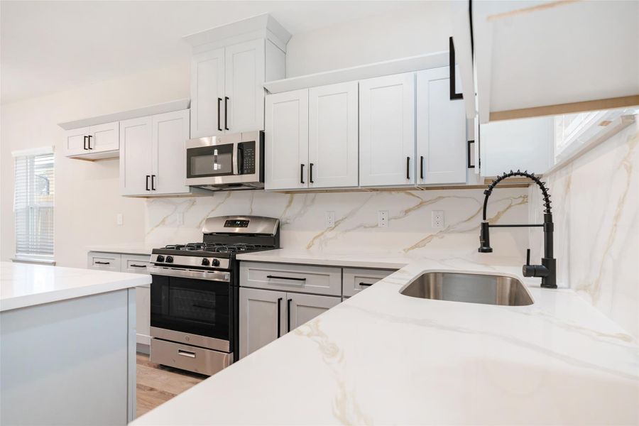 Furnished interior view inside a new home in Avenue Park, Houston (Image 10).