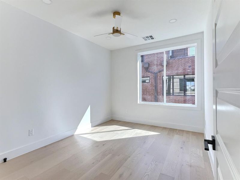 Spacious, unfurnished interior of a new home in , Fort Worth (Image 4).