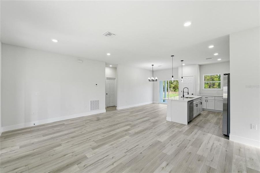Spacious, unfurnished interior of a new home in , Citrus Springs (Image 24).