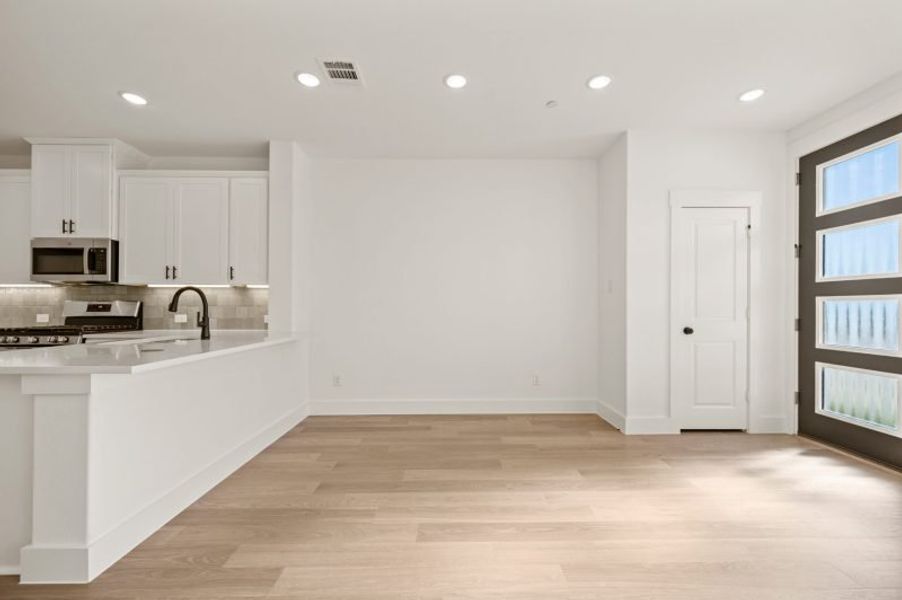 Image 33 of a home in Solterra Texas.