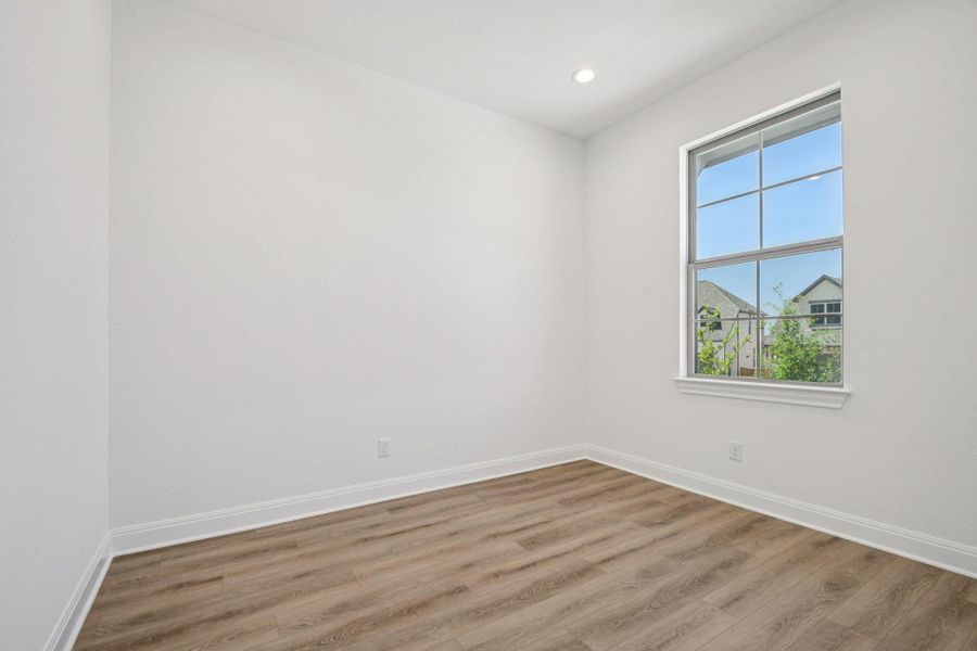 Spacious, unfurnished interior of a new home in 6 Creeks, Kyle (Image 25).