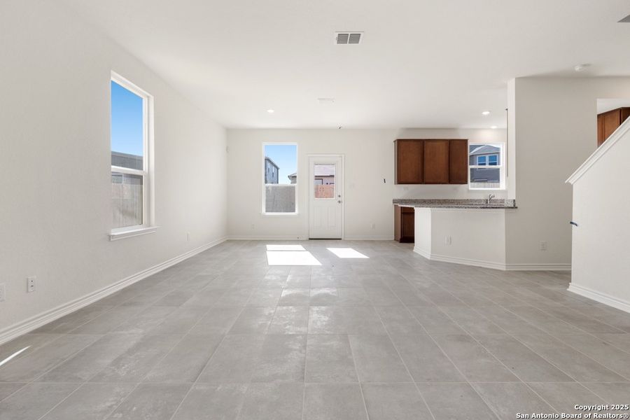 Spacious, unfurnished interior of a new home in The Granary - Heritage Collection, San Antonio (Image 10).