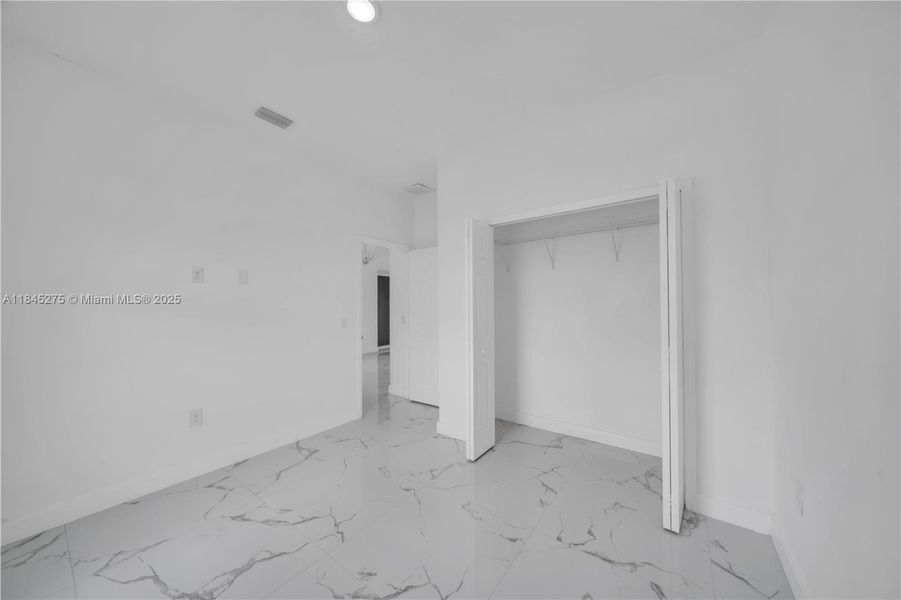 Spacious, unfurnished interior of a new home in , Lehigh Acres (Image 22).