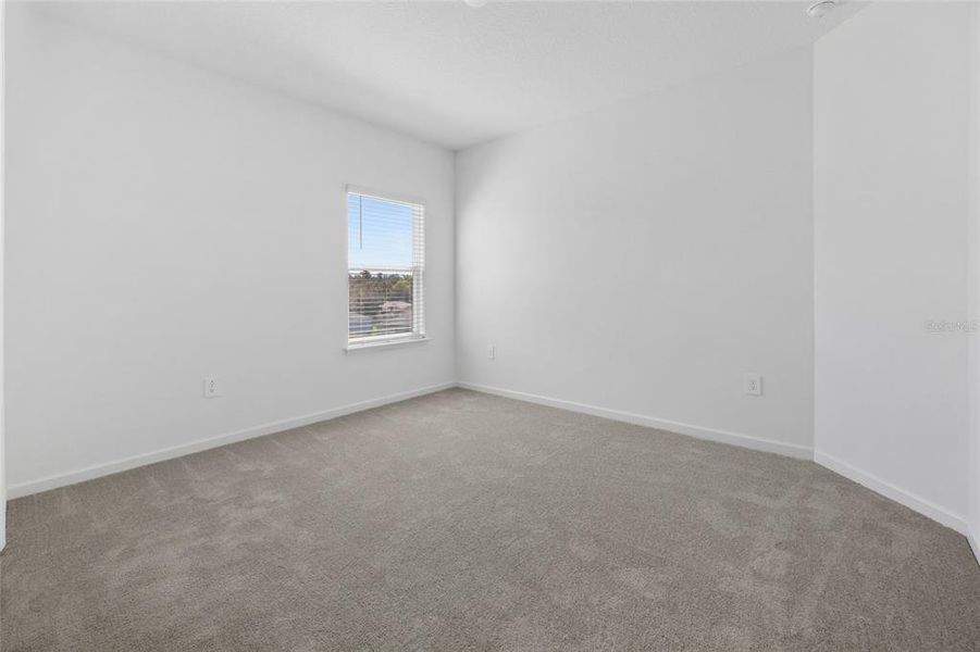 Spacious, unfurnished interior of a new home in , Dunnellon (Image 12).