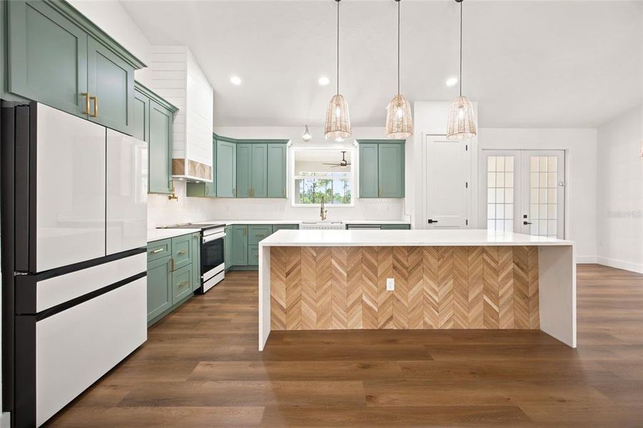 Furnished interior view inside a new home in , Dunnellon (Image 7).