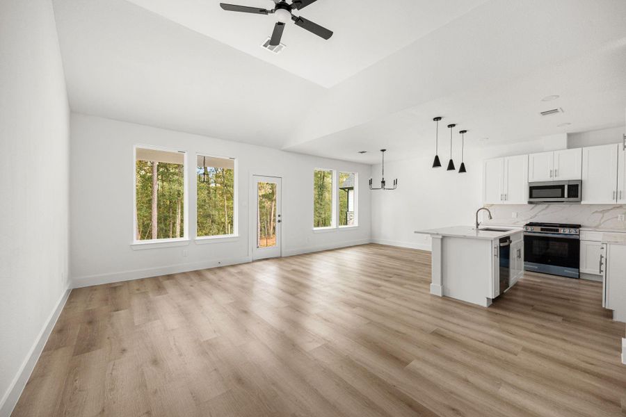 Spacious, unfurnished interior of a new home in , Conroe (Image 19). Spacious, unfurnished interior of a new home in , Conroe (Image 19).