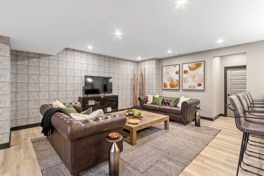 Representative furnished interior of a home built from the Huxley by Fischer Homes in Veranda Manor, Canton (Image 37).