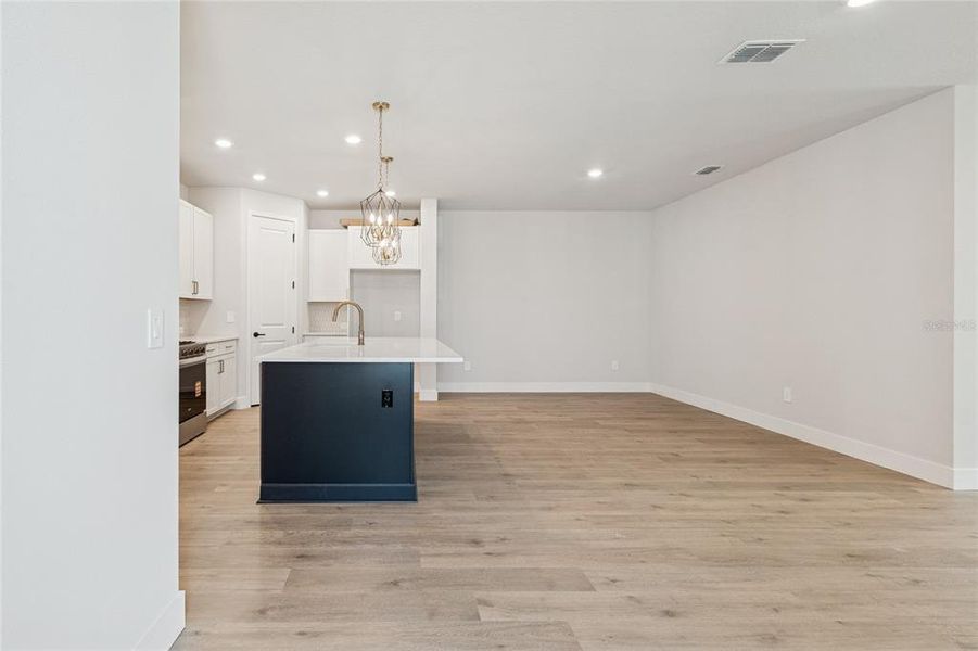 Spacious, unfurnished interior of a new home in Gracewater at Sarasota, Sarasota (Image 16).