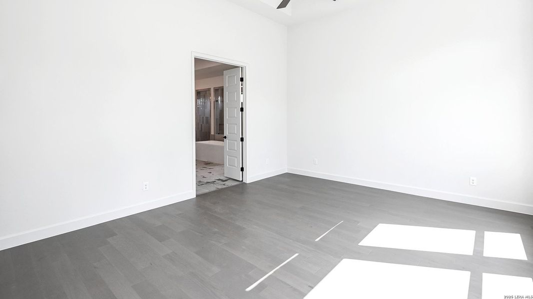 Spacious, unfurnished interior of a new home in Thornebrook, Bulverde (Image 21). Spacious, unfurnished interior of a new home in Thornebrook, Bulverde (Image 21).