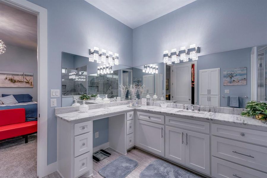 Bathroom with large wrap around vanity and mirror with knee space