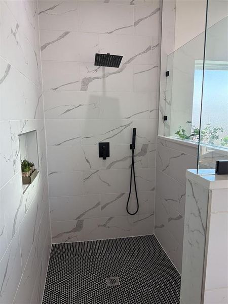 Close-up of interior finishes inside a home in , Waxahachie (Image 20).