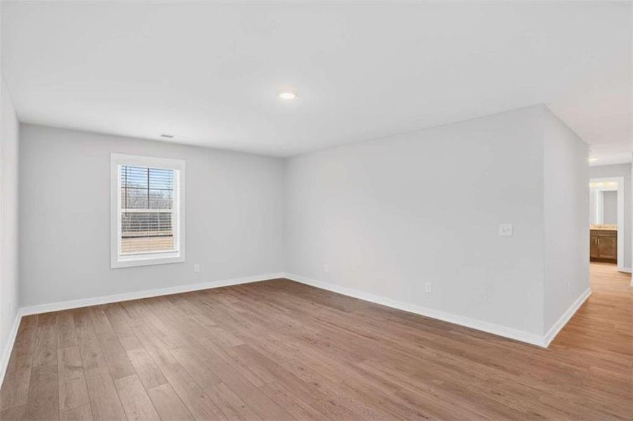 Spacious, unfurnished interior of a new home in The Fairways at Mirror Lake, Villa Rica (Image 19).