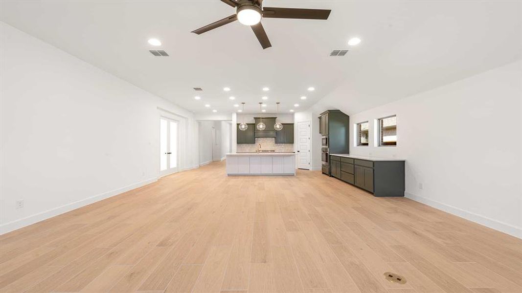 Spacious, unfurnished interior of a new home in Cambridge Crossing, Celina (Image 15).