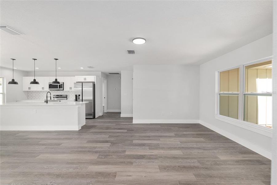 Spacious, unfurnished interior of a new home in , Ocala (Image 18).