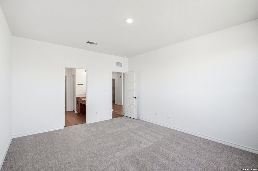 Spacious, unfurnished interior of a new home in Dove Song, Marion (Image 24).