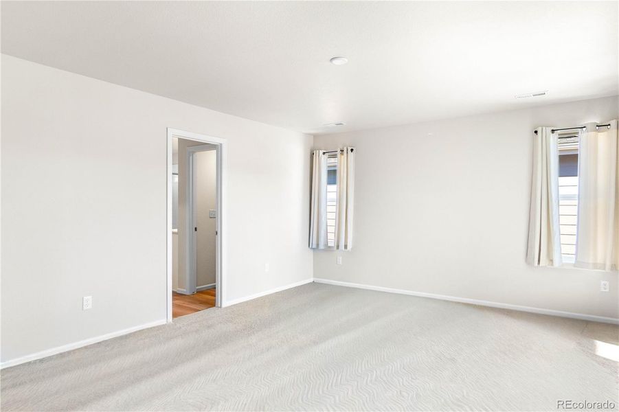 Spacious, unfurnished interior of a new home in , Castle Rock (Image 26).