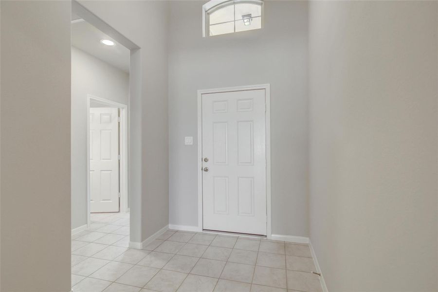 Spacious, unfurnished interior of a new home in River Ranch, Dayton (Image 12).