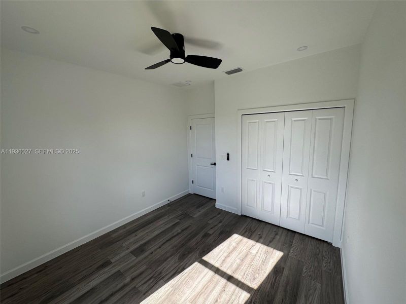 Spacious, unfurnished interior of a new home in , Cape Coral (Image 29).