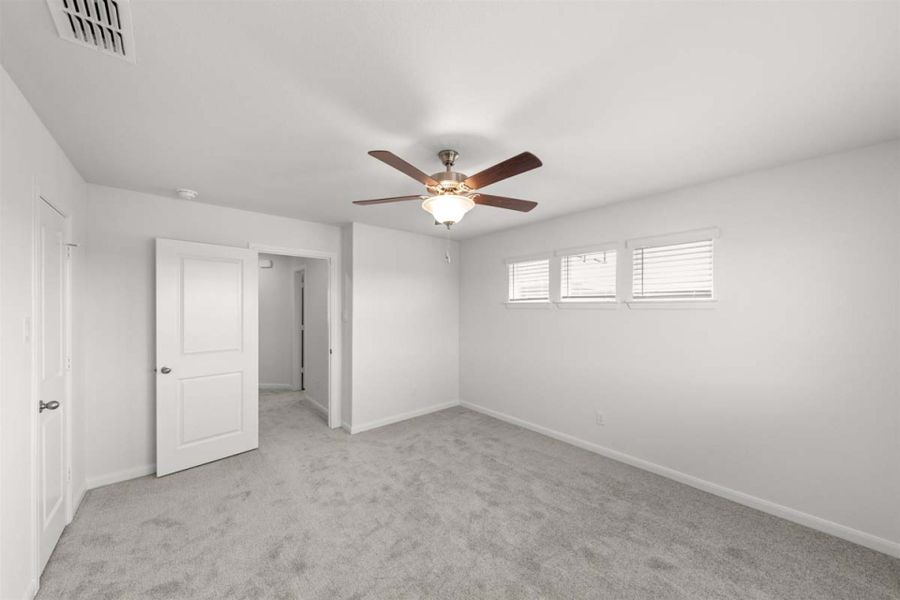 Spacious, unfurnished interior of a new home in Town Park, Princeton (Image 14).
