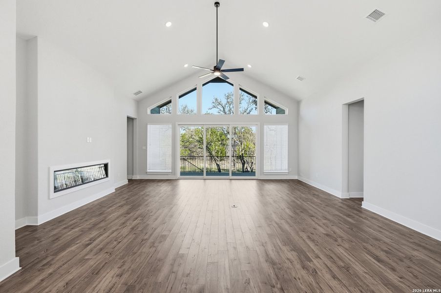 Spacious, unfurnished interior of a new home in Potranco Oaks, Castroville (Image 45).