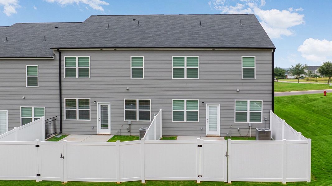 Exterior details and patio area of a home in Weatherstone, Grovetown (Image 3).