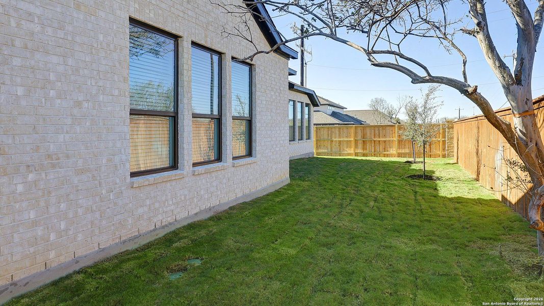 Exterior details and patio area of a home in Vida 50', San Antonio (Image 22).