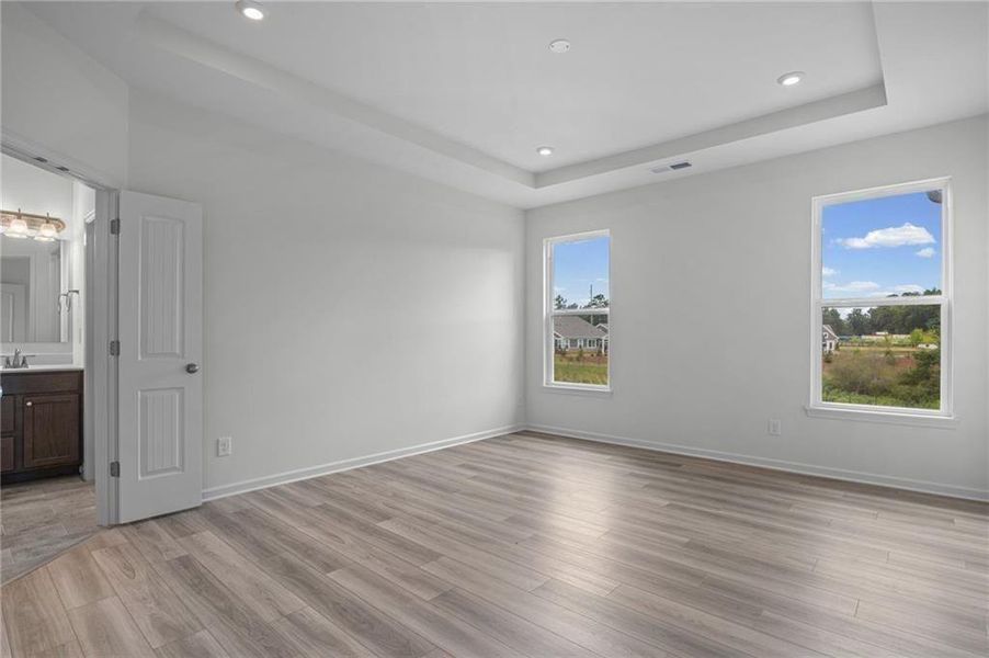 Spacious, unfurnished interior of a new home in Laurel Farms, Dallas (Image 30).